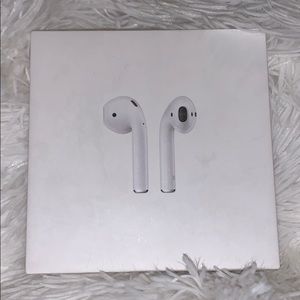 Apple AirPods with Charging Case